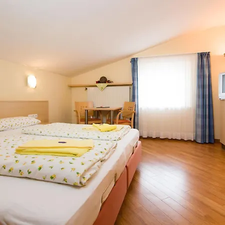 Haus Diana Отель